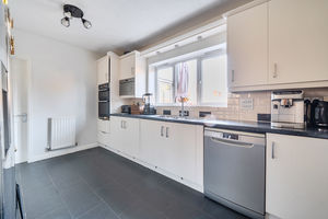 Kitchen/Breakfast- click for photo gallery